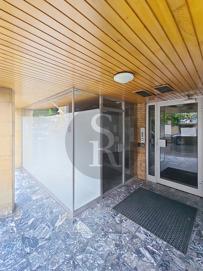 Hôpital 26 - Locaux commerciaux de 110m2 avec vitrine